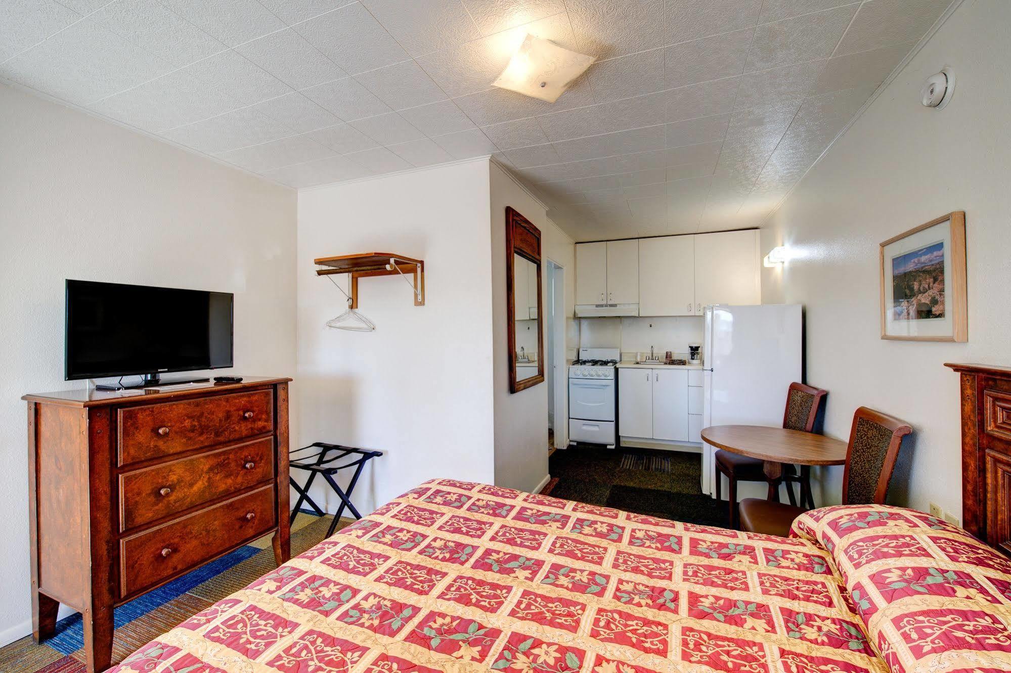 Crimson Hills Motel Parowan Eksteriør bilde
